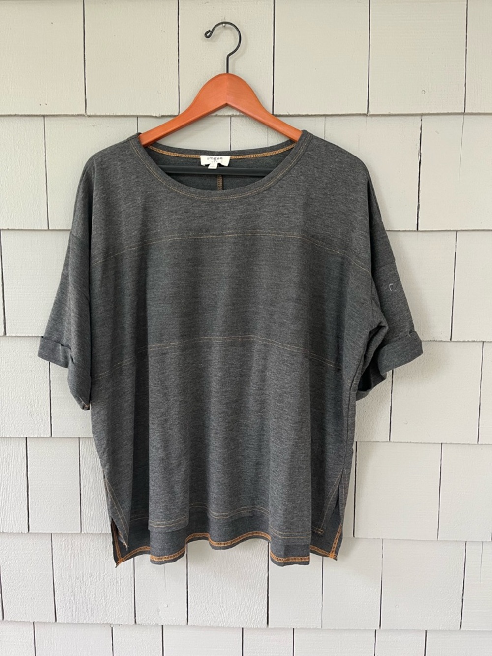 Umgee Charcoal Short Sleeve Relaxed Top with Orange Stitching L Never Worn